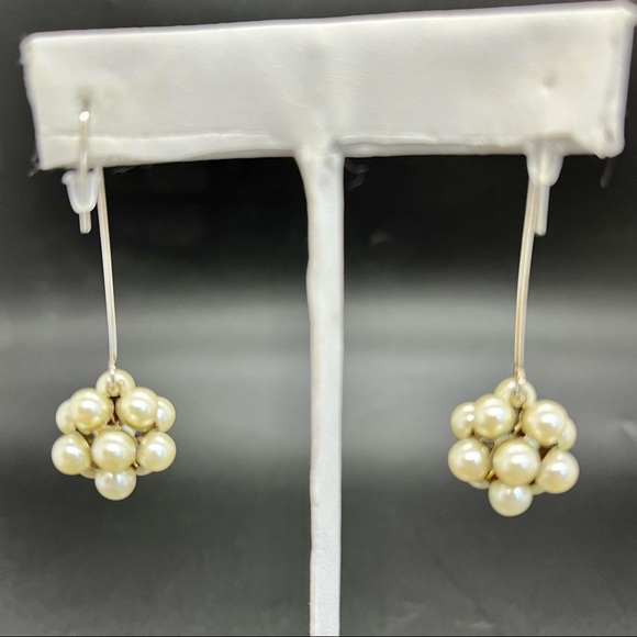 Pearl Cluster Dangle Pierced Earrings Silver Tone 2” Long - Picture 4 of 9